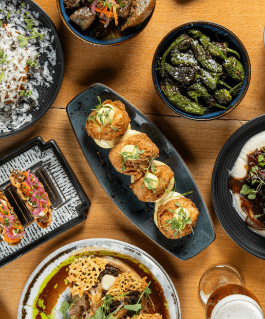 Detalhe de tapa servida à mesa